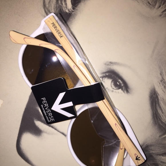 Perverce and NWT - Picture 4 of 5